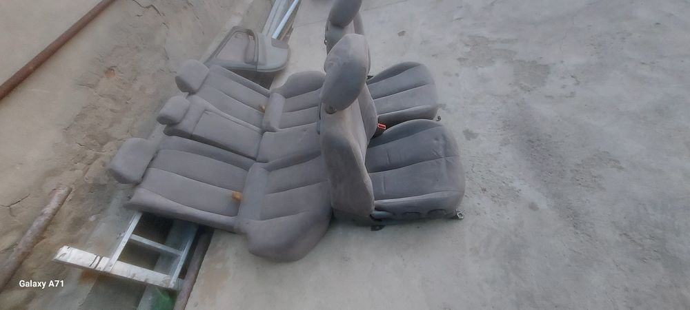 Продам сиденья с дверными картами