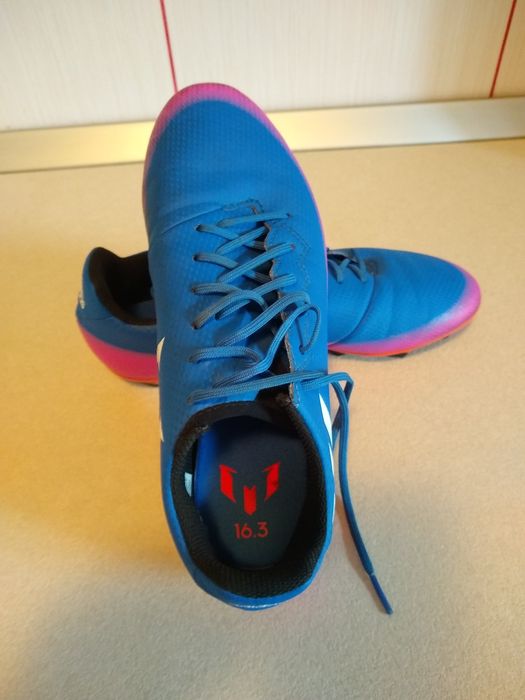 Adidași Adidas teren sintetic