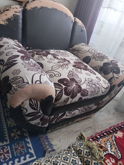 Отдам 2 кресло состояние б,у.