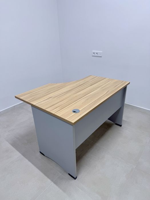 Продам б/у офисные столы!