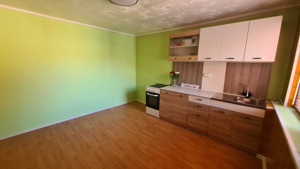 1741-Продават се две къщи с два гаража в един двор в кв. "Бели Лом"