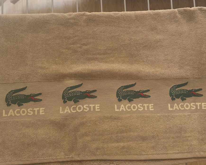 Плажни хавлии Lacoste, Disquared