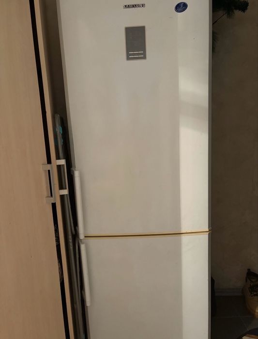 Продам холодильник на запчасти