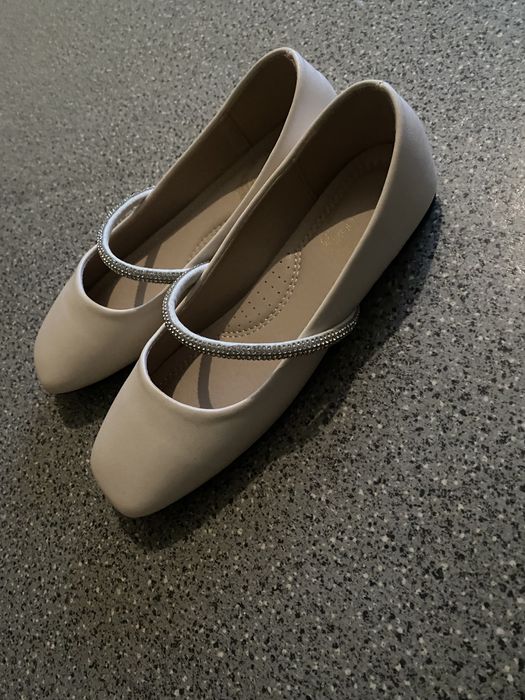 Продаются балетки новые