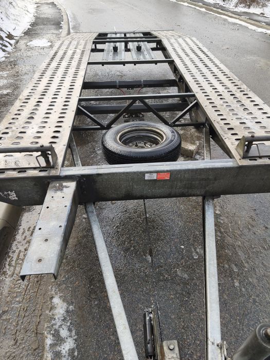 Vând platforma 2700 kg 4.5 m utili stare foarte bună și remorca 2000 k