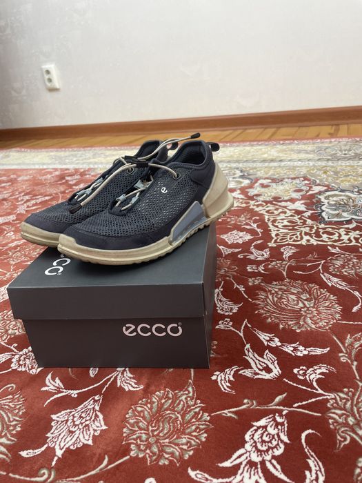 Кроссовки фирмы ecco