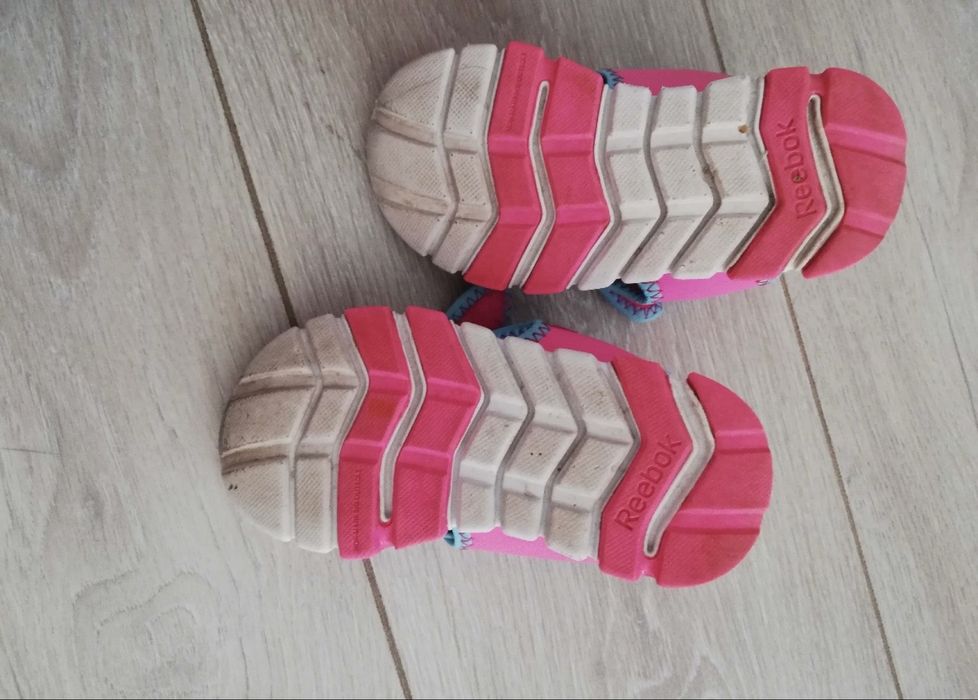 Детские сандалии Reebok.