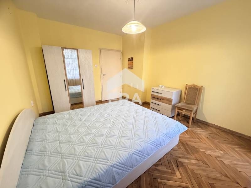 Четиристаен, обзаведен, газифициран апартамент под наем, в тухлена сгр