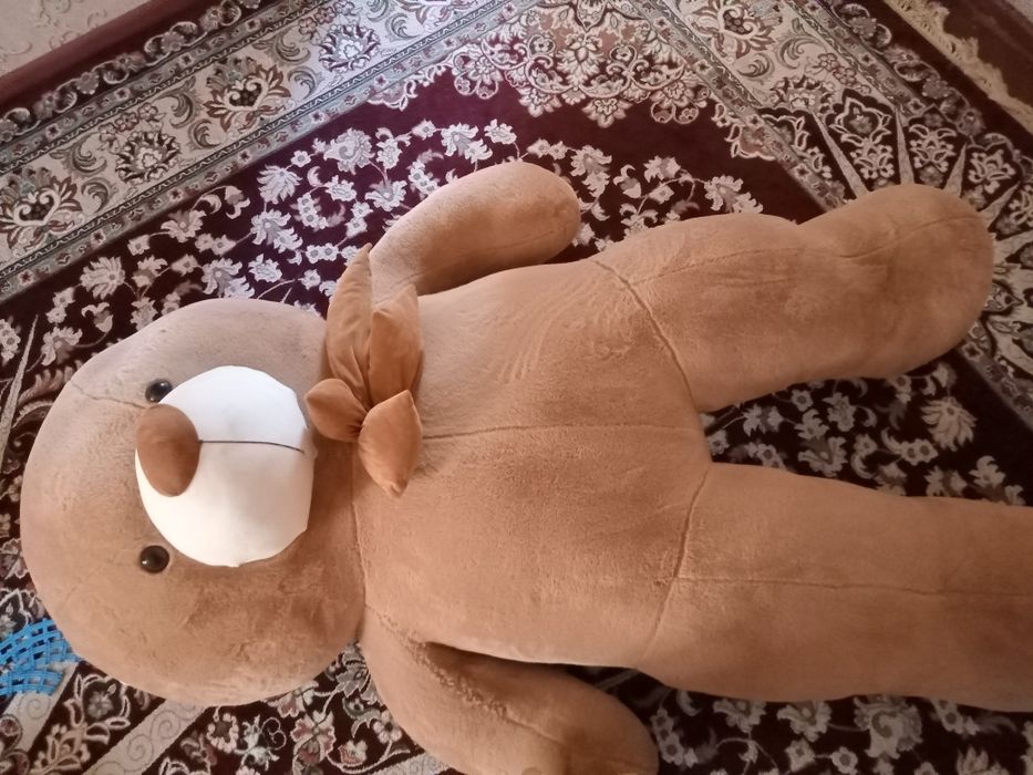 Katta yumshoq ayiq