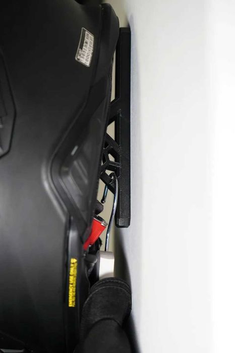 3D принтирана стенна закачалка за мото каска – различни цветове