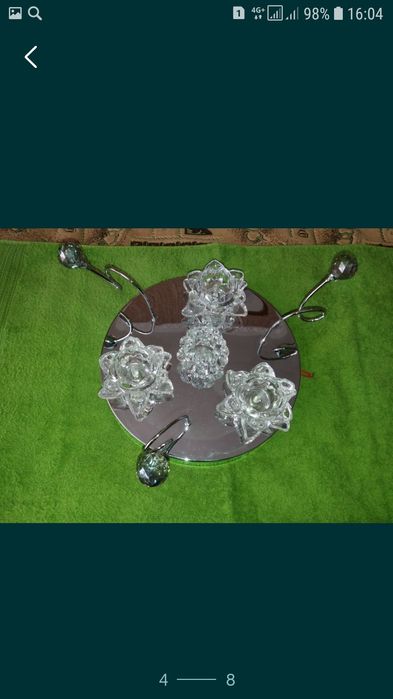 Люстра с галогеновыми лампочками.