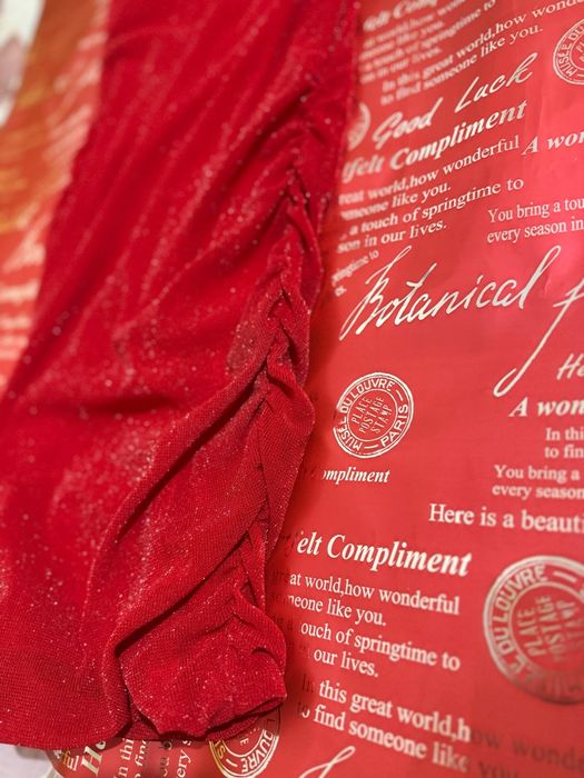 Червена рокля - без забележки