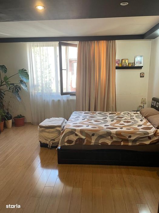 Locuință elegantă cu curte amenajată –  în spatele Pieței Delfinul