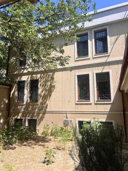 м.Х.Алимжана офис УЦ 2-этажа 554 м² 7-8 кабинетов 4 с/у двор 2-линия