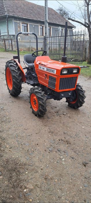 Vând tractoraș 4x4 26 cai putere