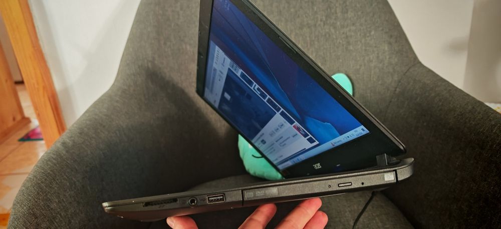 Laptop Acer Aspire ES 15, i3 gen 6 15.6” FHD, 8GB DDR4, 512GB HDD baterie 5-7 ore ca nou / dezmembrez