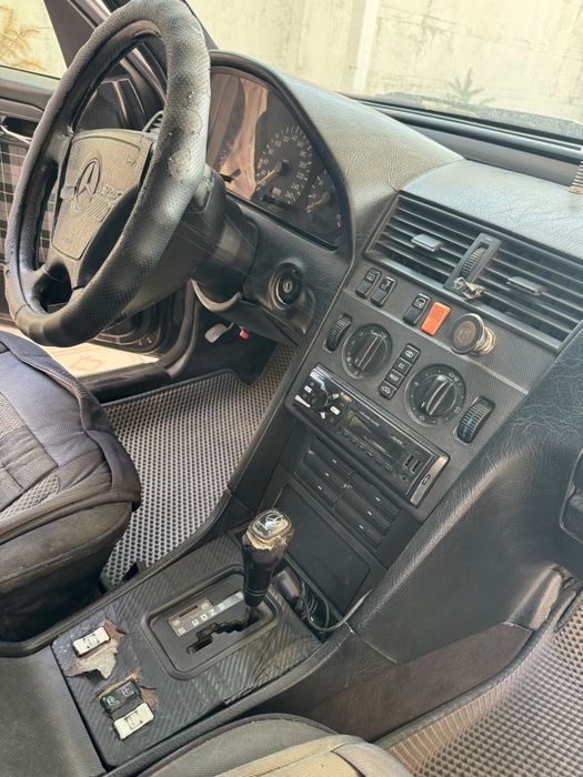 W 202 Mercedes. ( C ) Class