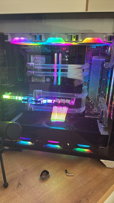 Дъно asus rog hero x670e