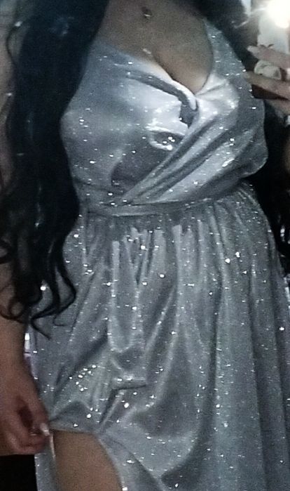 Блестящие платье в пол с вырезом