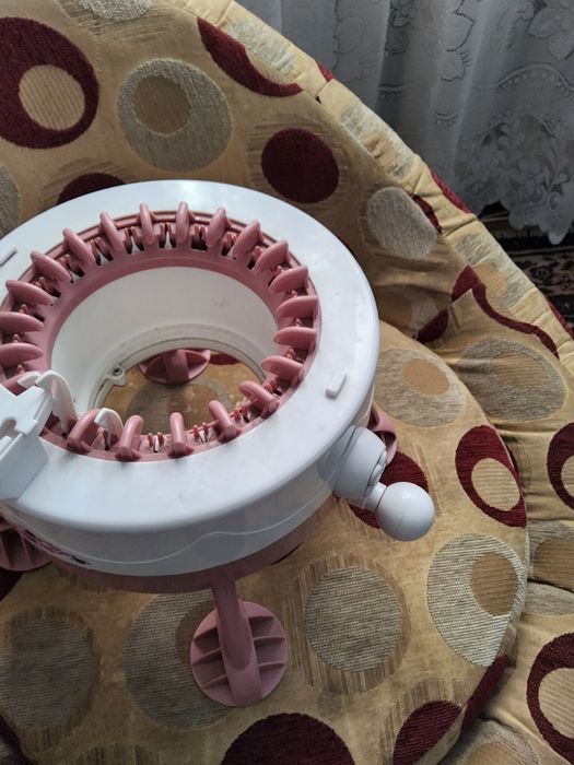 Продам вязальную машинку