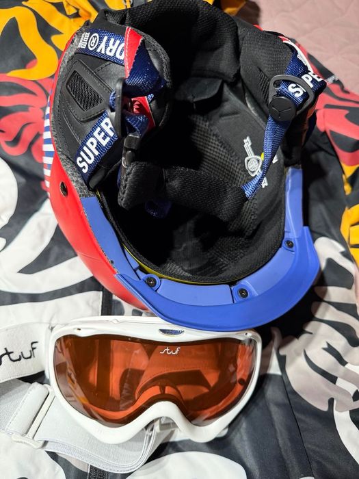 Ски екип ,плюс каска и очила