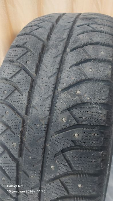 Продам комплект шипованной резины