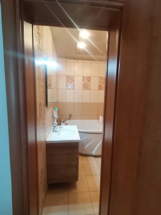 Apartament 3 camere , cu 2 bai (Garaj subteran inclus) de închiriat – Prima Nufărul