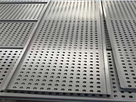 Tabla de otel perforat