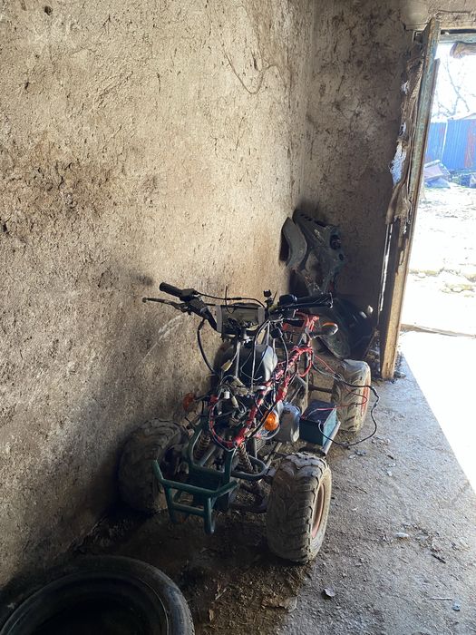 Dau la schimb pe un scuter funcțional