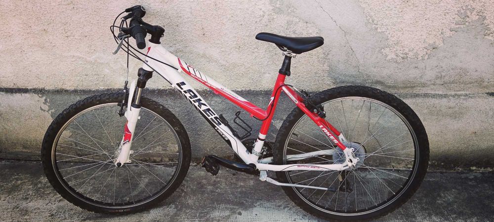 Bicicleta Lakes cadru aluminiu/foarte ușoară  schimbătoare Shimano  21 viteze