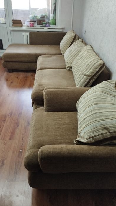 Диван угловой и кресло