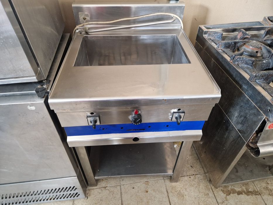 Masa calda bain Marie, mica sau mare, vitrina calda