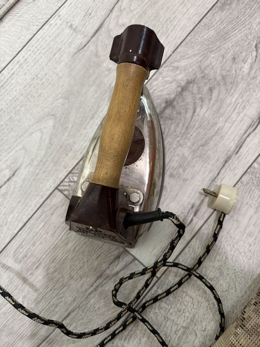 Утюг СССР.      .