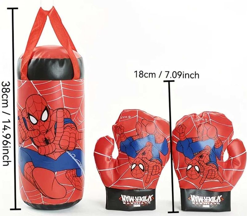 Боксова круша с ръкавици.