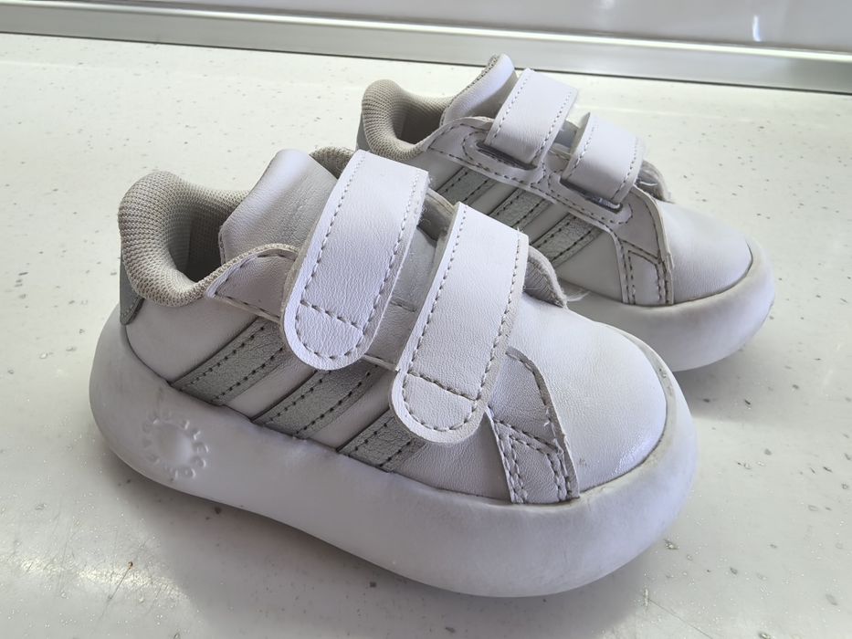 Маратонки Adidas 19 номер