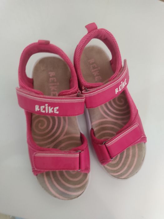 Продам сандали для девочки