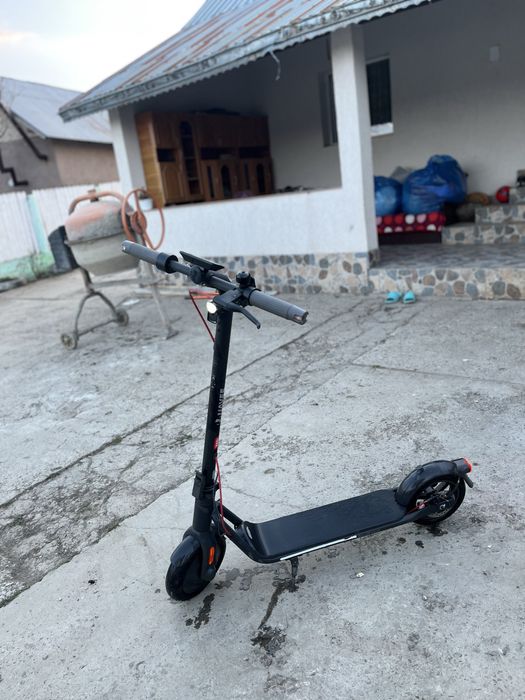 trotineta NAVEE v40i