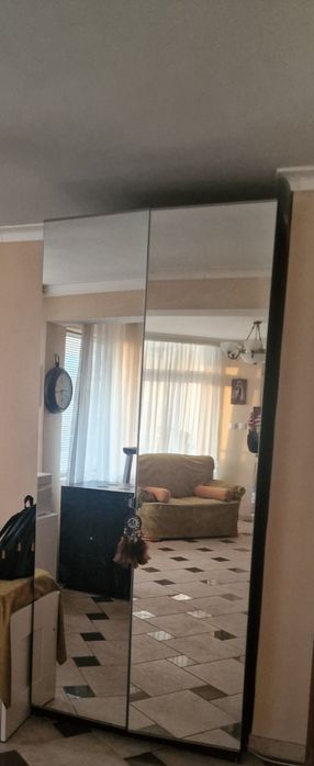 Гардероб с две врати и огледала