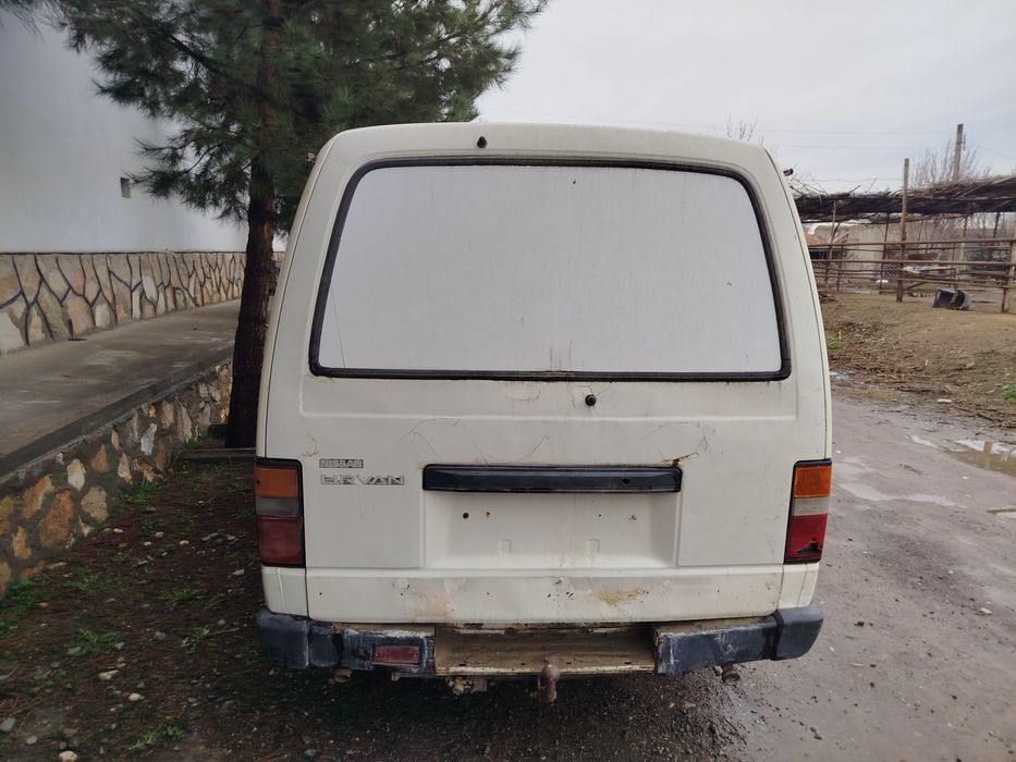 Nissan urvan 1998 yil zapchast mikroavtobus