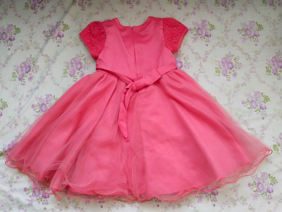 Продам платье на девочку