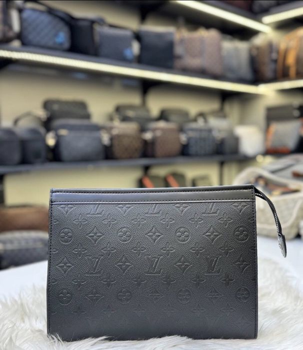 Чанта Клъч / тип плик Louis vuitton. НАЛИЧНИ !.