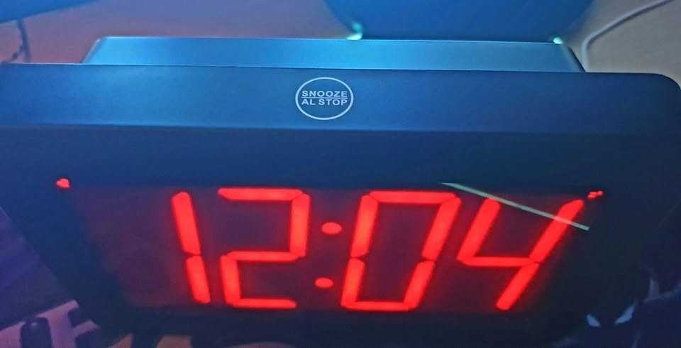 Дигитален настолен LED часовник, аларма, червени цифри