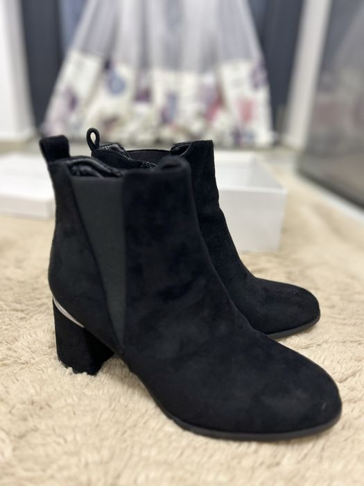 Ghete noi,marimea 37