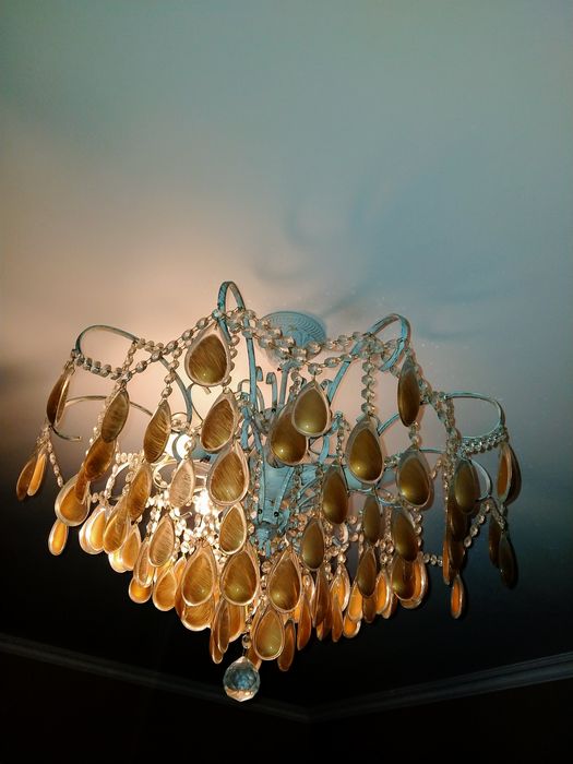 Продам люстру 6рожковую