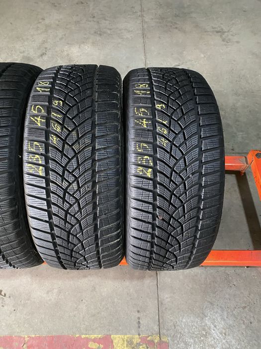 Anvelope iarna 235/45/18 Goodyear Ultra Grip Performance 235 45 18 R18