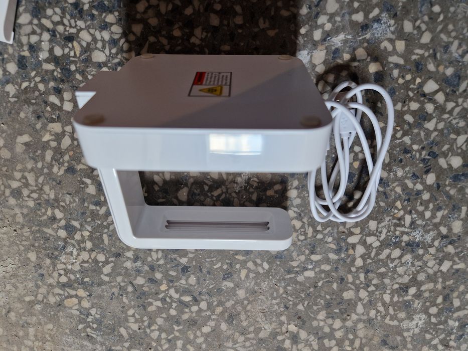 Безжично зарядно за телефон с UV-C УВ лампа стерилизатор, QI 10W, бял