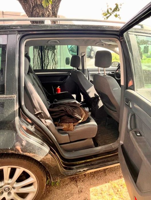 Vând Volkswagen Touran