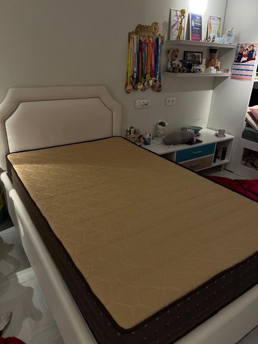 Продам Кровать вместе с матрасом