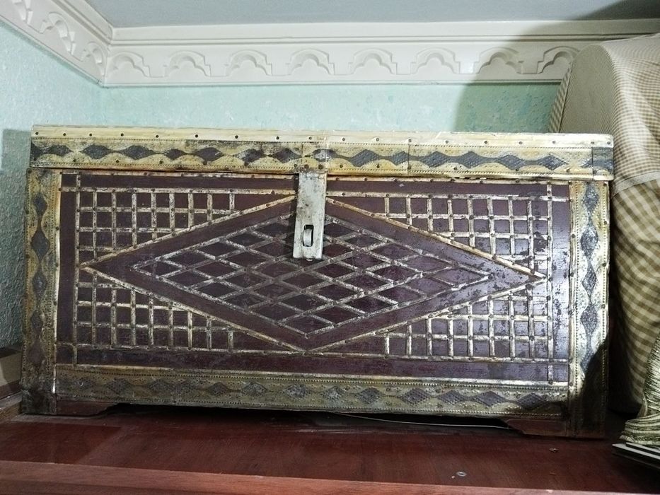 Сандиқ ва қутича сотилади.