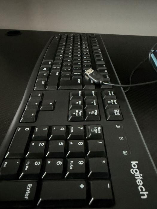 Vând tastatură cu fir Logitech K120